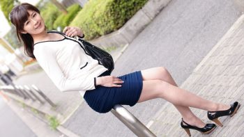 UN-1368 A married woman doesn’t know what to do with a beautiful mature...